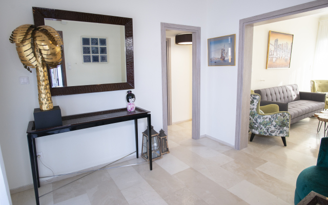 Art Home by the sea Saronida Apartments