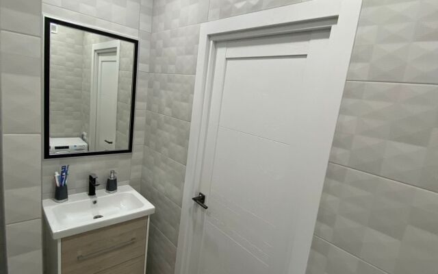 Na Ulitse Aleksandra Polina 1 Apartments