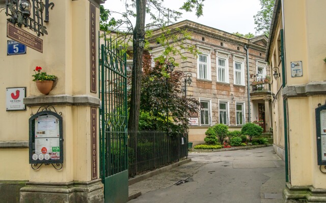 Red Kurka Apartments