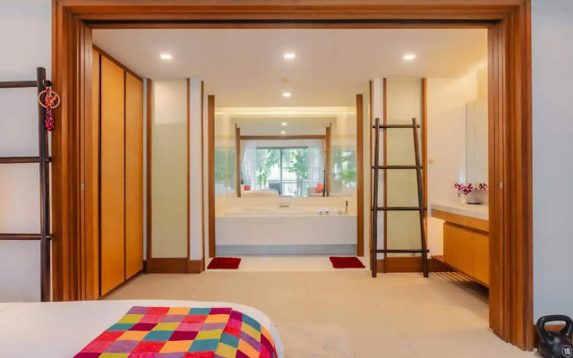 Elegant Beachfront 3Br Condo at Pearl of Naithon Apartments