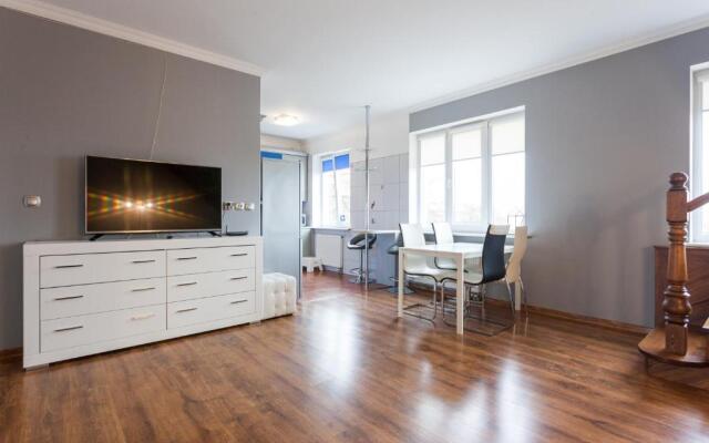Tryohkomnatnyj Penthaus, YUzhnyj vokzal,Kolibri#27/13 Apartments