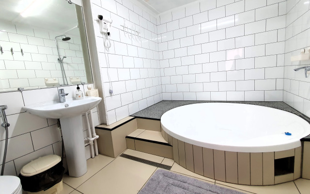 Квартира Зал и Три Изолированные Комнаты