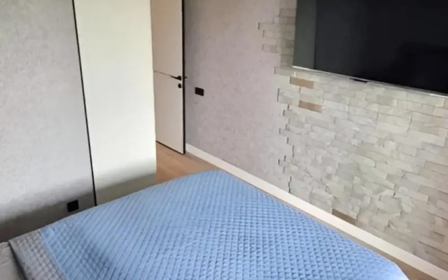 Квартира с отдельной спальней и просторным балконом