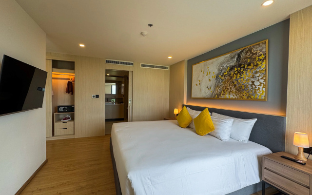 Квартира Luxury 5-star duplex in La Vita Sea View