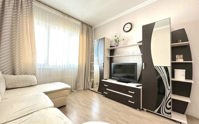Dvukhkomnatnaya S Balkonom Na Pritomskom Naprotiv Ldk Flat