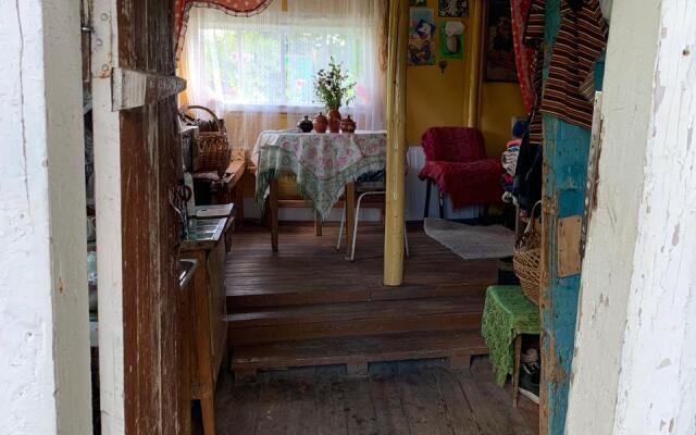 Частный дом в городе Петрозаводске с красивым уединённым участком и баней