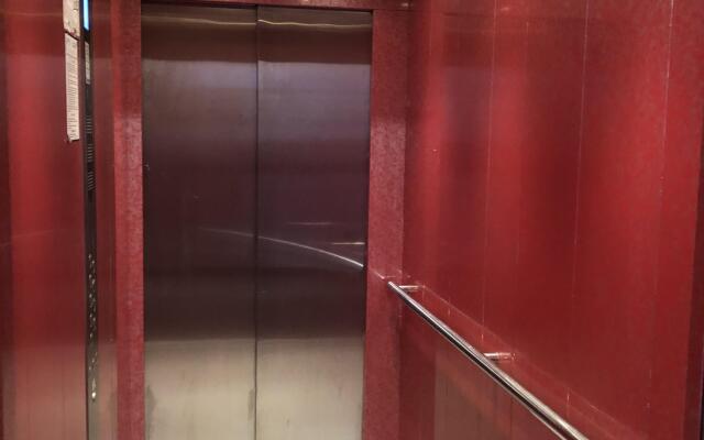 Royal Red Apartment U Korolevskikh Vorot Flat