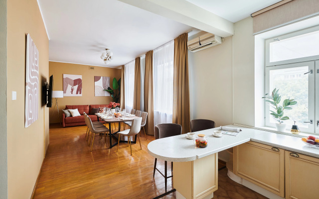 Квартира GM Apartments Двухуровневая с мансардой у Патриарших Прудов