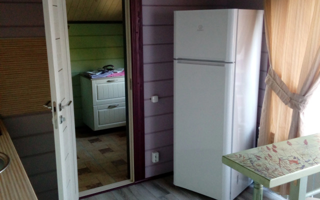 S Dvumya Apartamentami Chalet