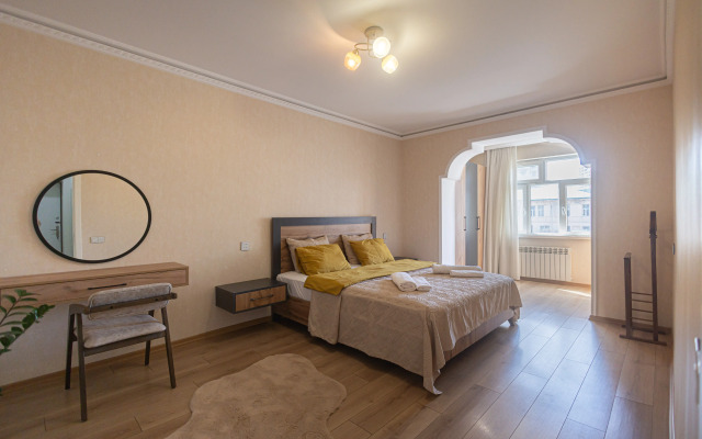 Dvukhspalnie S Gostinoy Komnatoy V Tsentre Goroda Apartments