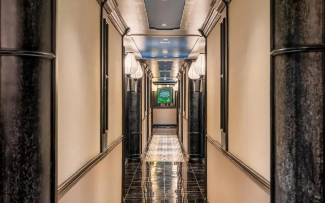Verdure Lotus Luxury Cruise Hotel