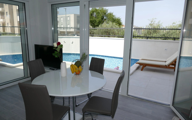 Вилла Urban Villa With Pool