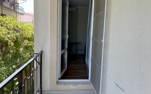 Апартаменты 395 Серафимовича 19