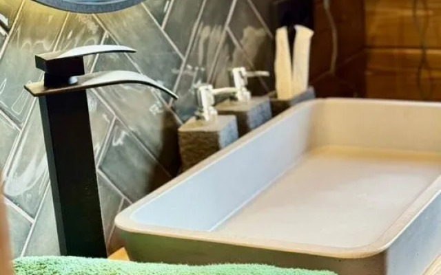 Barn Hause Glamping