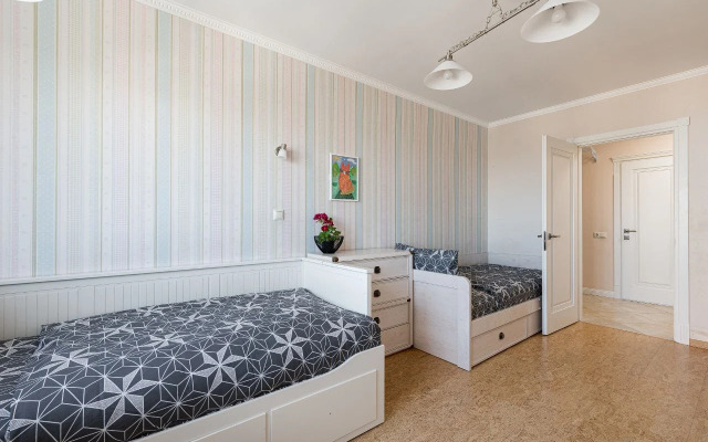 Апартаменты возле метро Автозаводская. 4 станции до центра. Парковка.