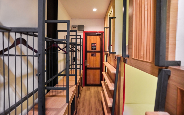 Prince Theatre Heritage Stay Hostel - Silom