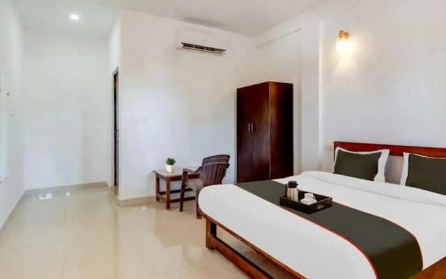 Отель Aqua Wave by YogiTree