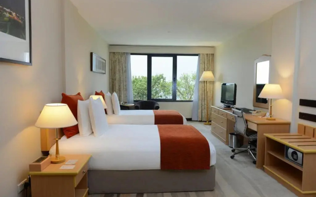 Отель Crowne Plaza Muscat by IHG
