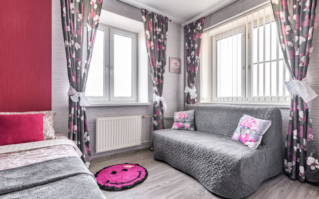 V Sovremennom Dome Pryamo U m.Mezhdunarodnaya Apartments