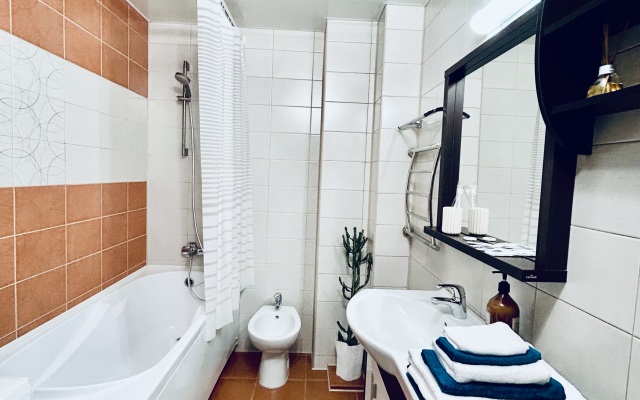 Квартира Уютная просторная однушка (55кв.) с АЛИСОЙ