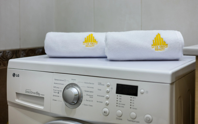 2-K v Novostroyke, Ulitsa Arama, Di482 Flat