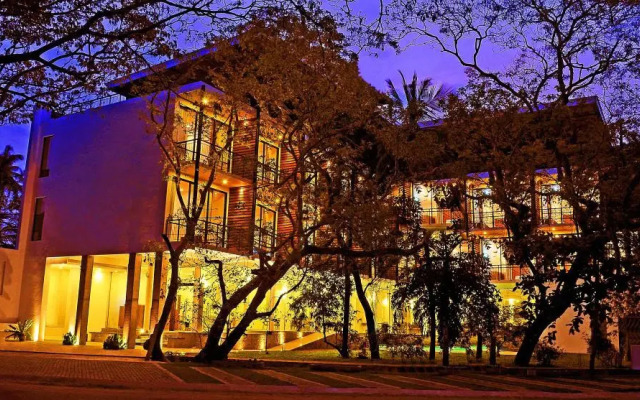 Rain Tree by Oak Ray Hotel