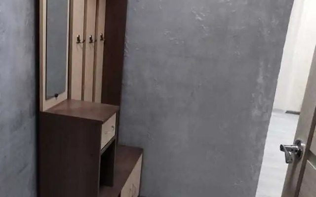 Na 1m Etazhe Zhdet Gostey Apartments