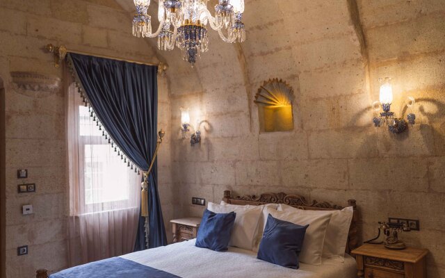 Solo Cave Suites Hotel