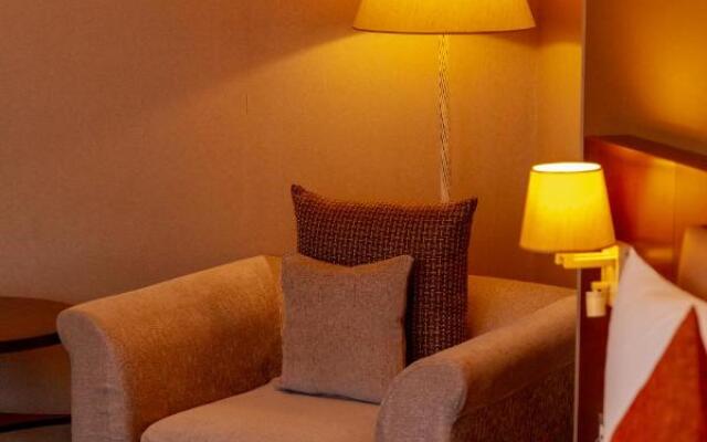 Parkside Hotel & Apartments