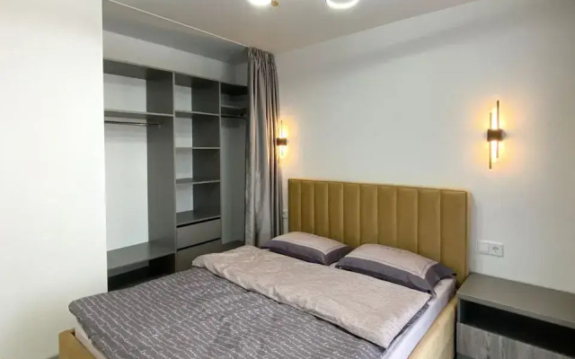 vidovye s krovat'yu i bol'shim balkonom, 17 etazh Apartments