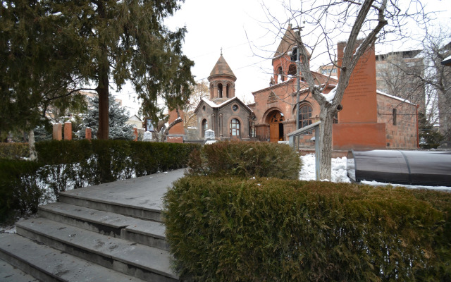 Trekhkomnatnaya v Tsentre Goroda Flat