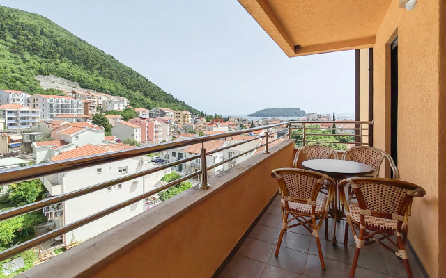 Sunny Three Bedroom Flat
