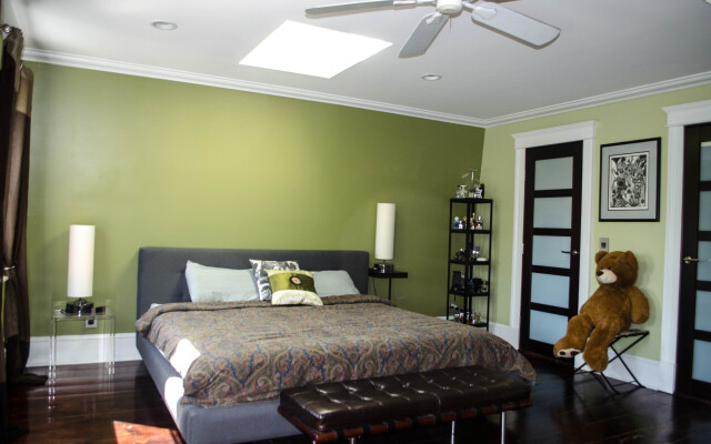 Airport Garden House Guest House