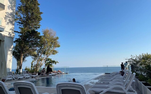Na Luchezarnyoi Apart Hotel