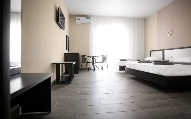 Diamond Delux Guest House