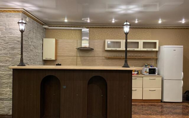 Tryokhkomnatnye Dlya 10 Chelovek Apartments