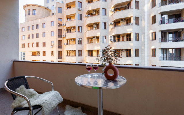 3-komn. ryadom s restoranom DIMOND, DI8210 Flat