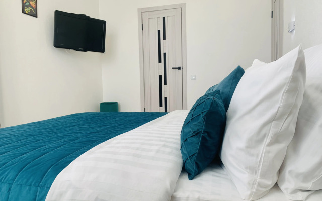 Na 16 Etazhe s Zavorazhivayuschimi Zakatami Apartments