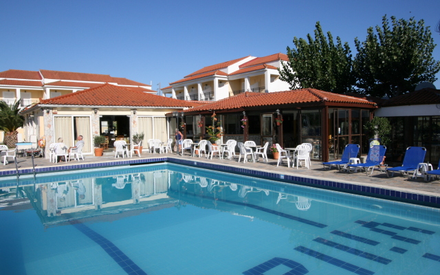 Village Inn Studios & Family Apartments Apart-hotel