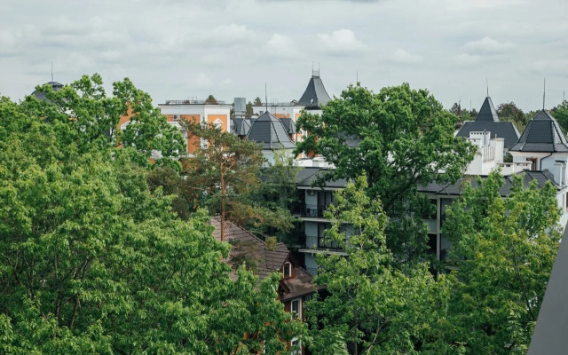 Квартира с Мансардными Окнами и Видом на Море