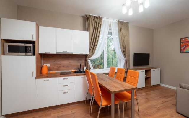 U Morya S Basseinom V ZhK Solnechnyij apt38 Apartment