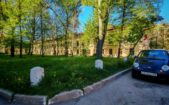 U Starokalinkinskogo mosta Apartments