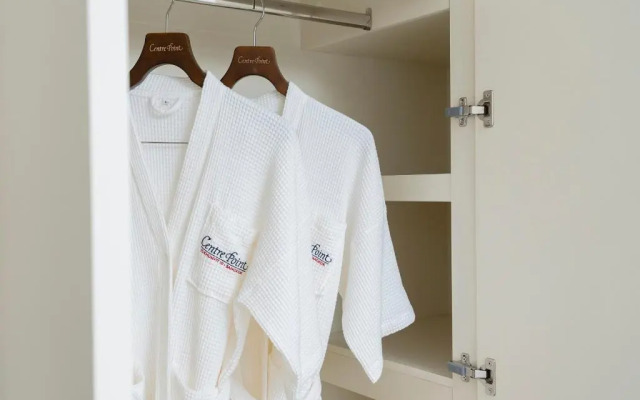 Отель Centre Point Hotel Sukhumvit 10