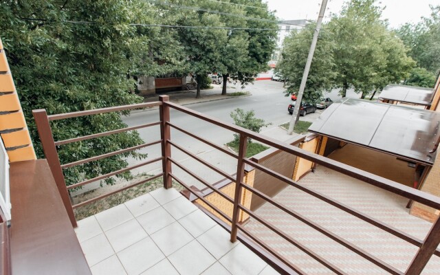 Trekhkomnatnye apartamenty ekonom na 8 spalnykh mest  Apartments