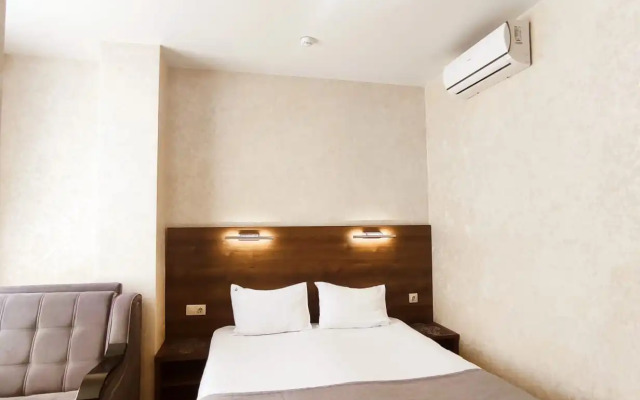 Maro Hotel