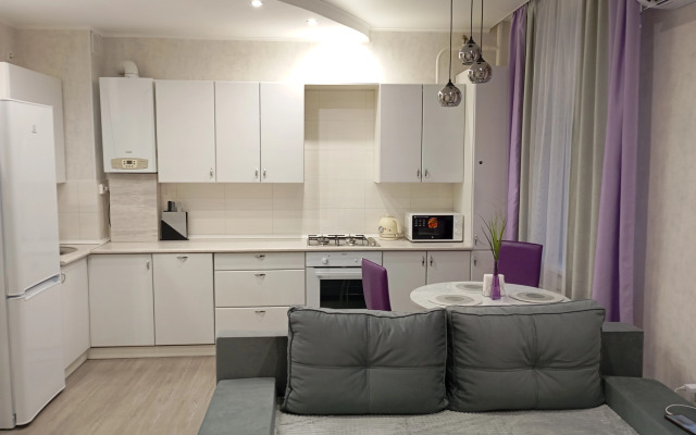 V Tsentre V Novom Dome Flat