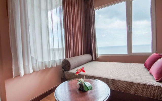 Grand Pacific Sovereign Resort & Spa