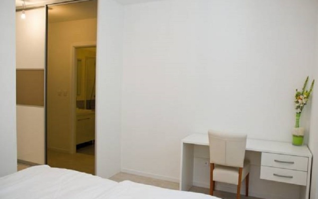 Spacious Beachfront Apartments Tanita