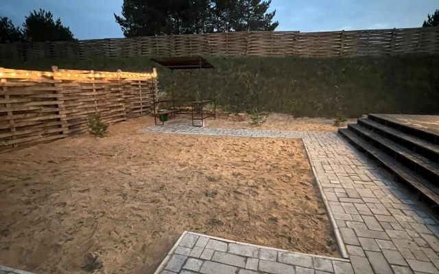 Частный дом Уютный у Реки с Чаном в Современном Стиле