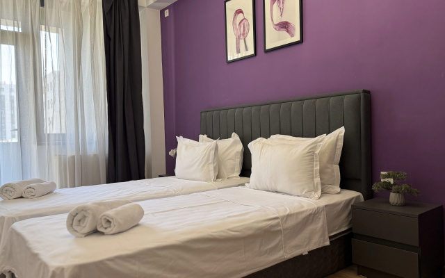 Apartamenty s 2 spal'nami i balkonom v centre goroda ot Sweet Home